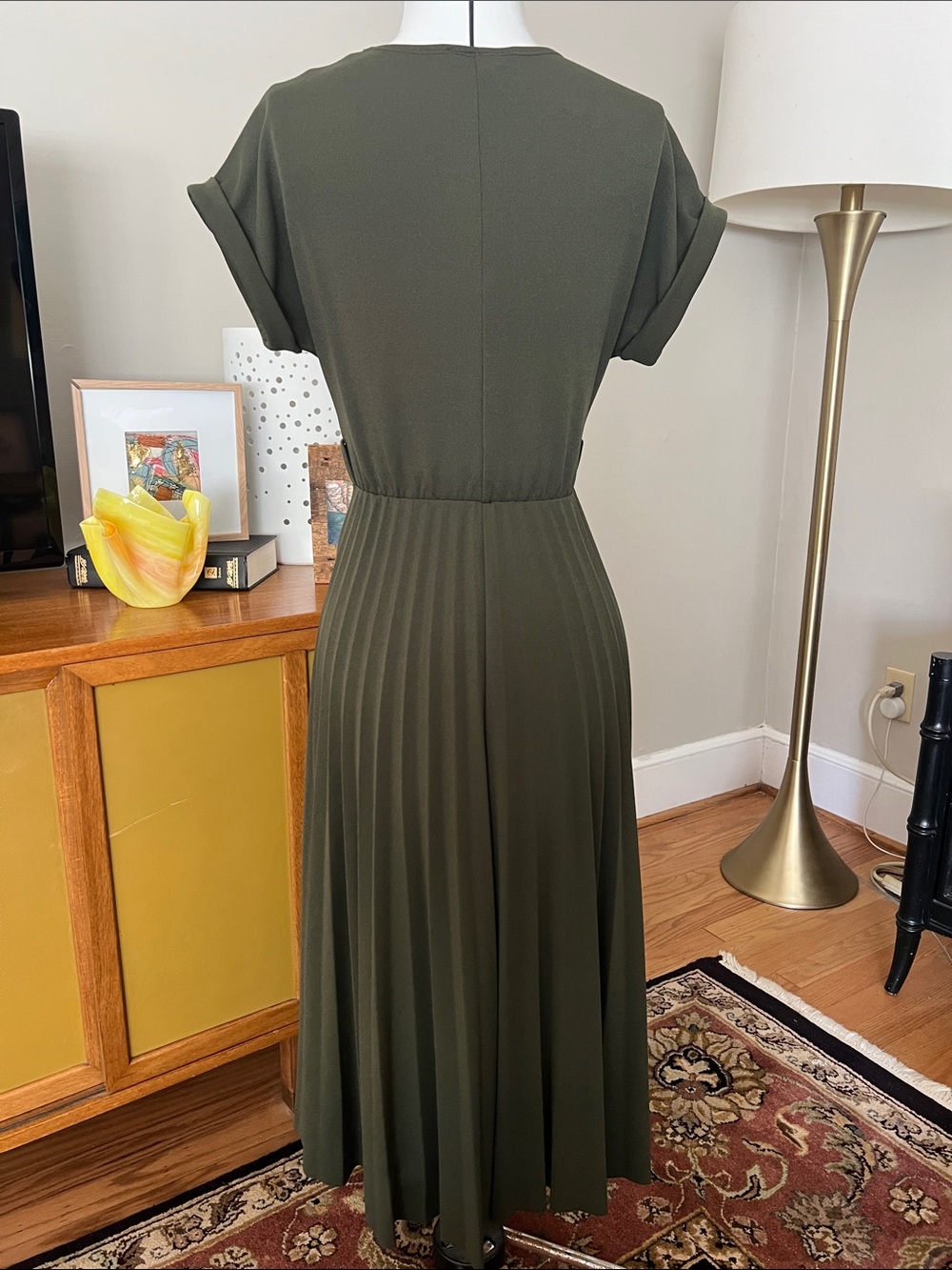 Classic Olive Green Pleated Midi Dress - Women - Picture 3 of 6